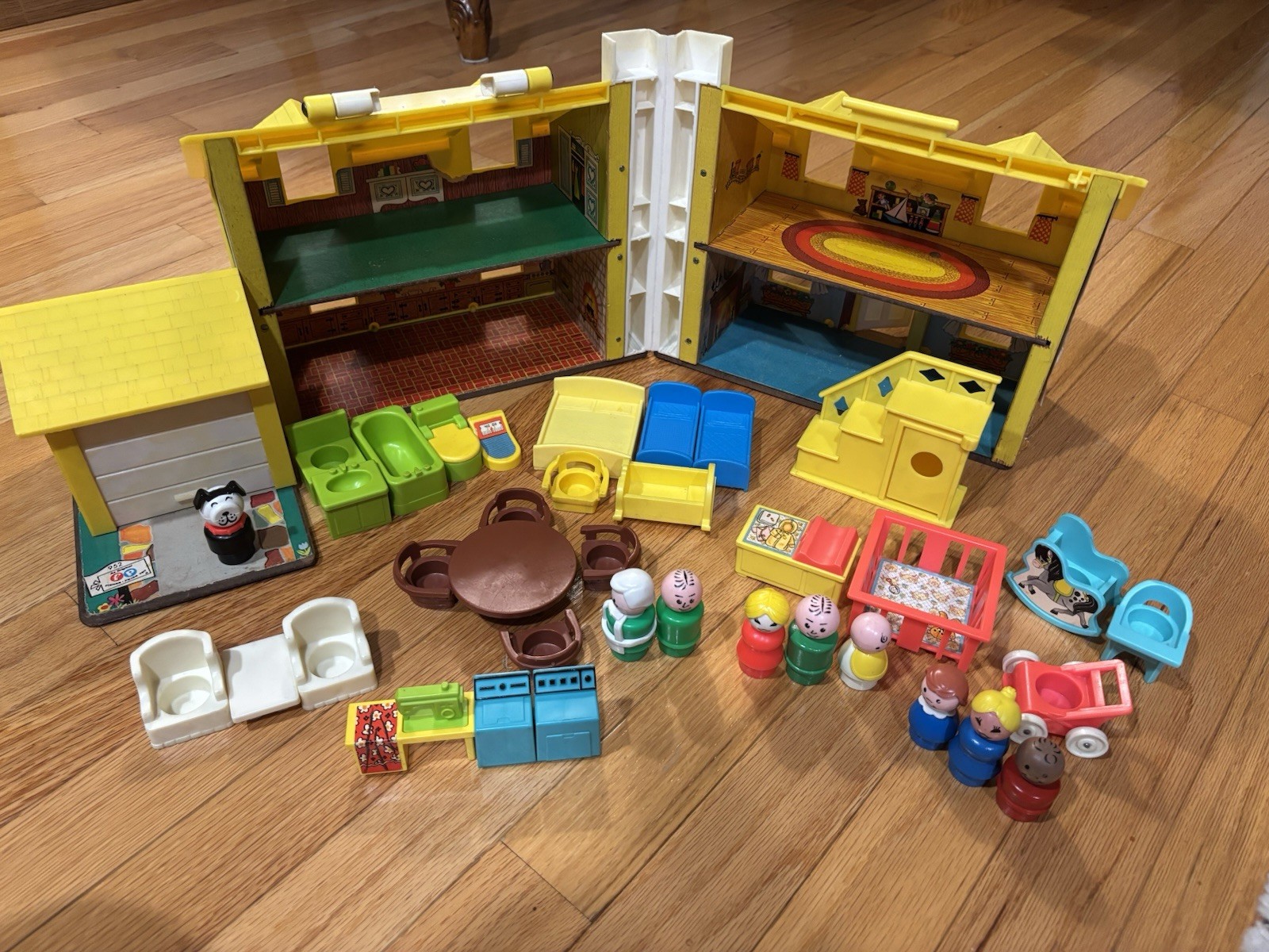 VTG Fisher Price Little People Play Family YELLOW HOUSE 952 Selling AS IS