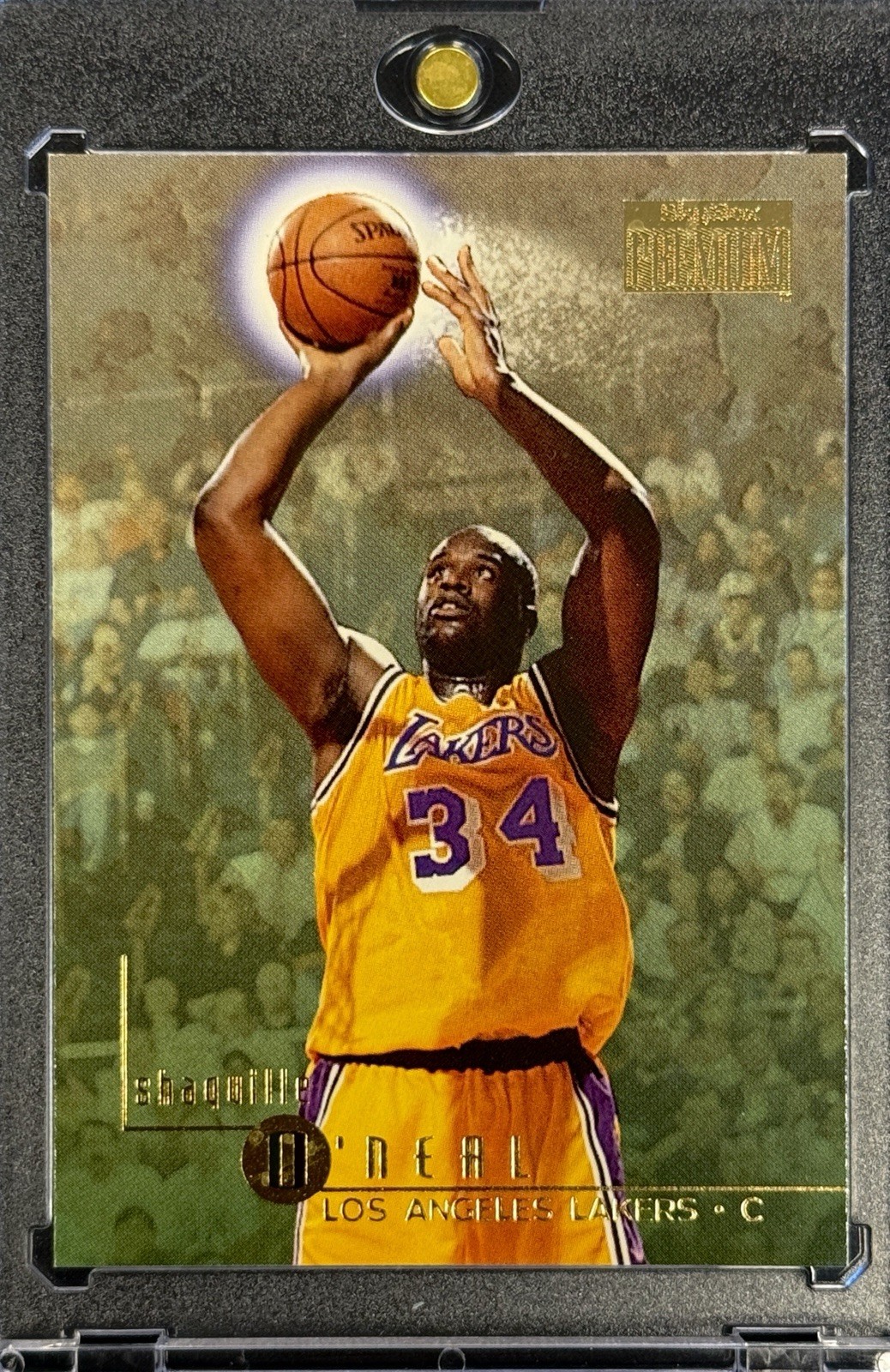 SHAQUILLE O’NEAL RARE 1997 GREEN GOLD SKYBOX PREMIUM INVESTMENT CARD LAKERS MINT SHAQUILLE O’NEAL RARE 1997 GREEN GOLD SKYBOX PREMIUM INVESTMENT CARD LAKERS MINT