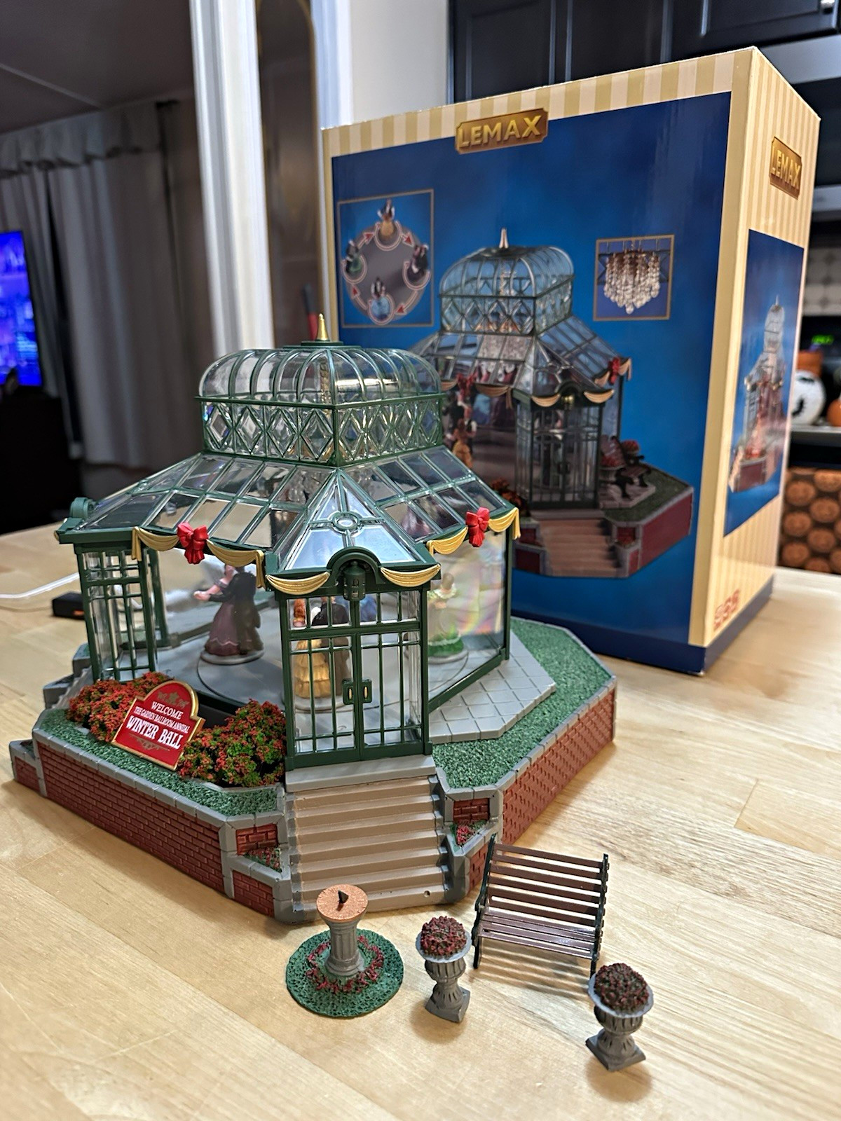 Lemax The Garden Ballroom Illuminated Musical Village House w/ Adapter & Box Lemax The Garden Ballroom Illuminated Musical Village House w/ Adapter & Box