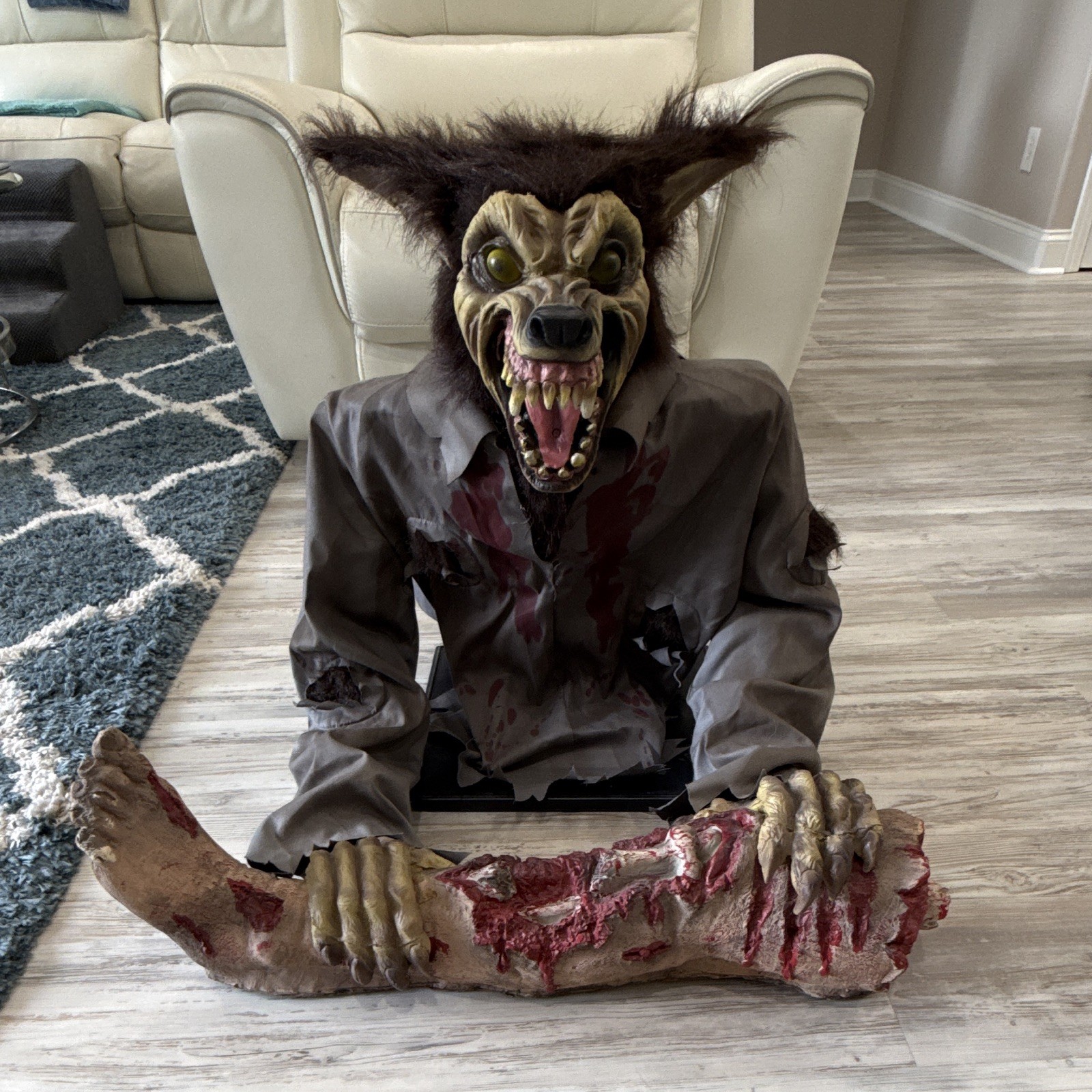 RARE 2012 Spirit Halloween Wolf Spitter Animatronic Prop