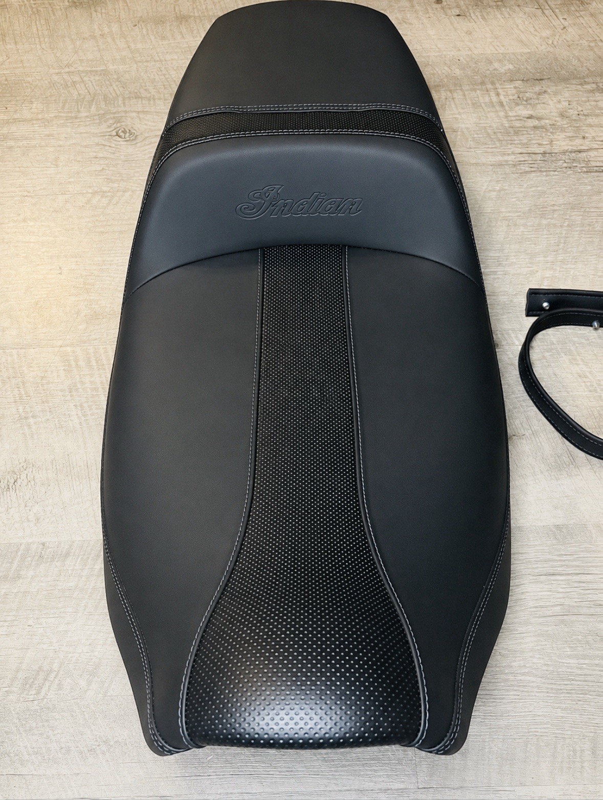 15-24 Indian Scout Badlands Extended Reach Seat Vinyl Black 2688459-VBA