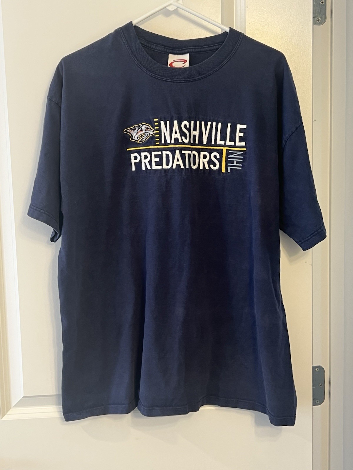 FREE SHIPPING Nashville Predators Men\'s Blue T-Shirt NHL Size L