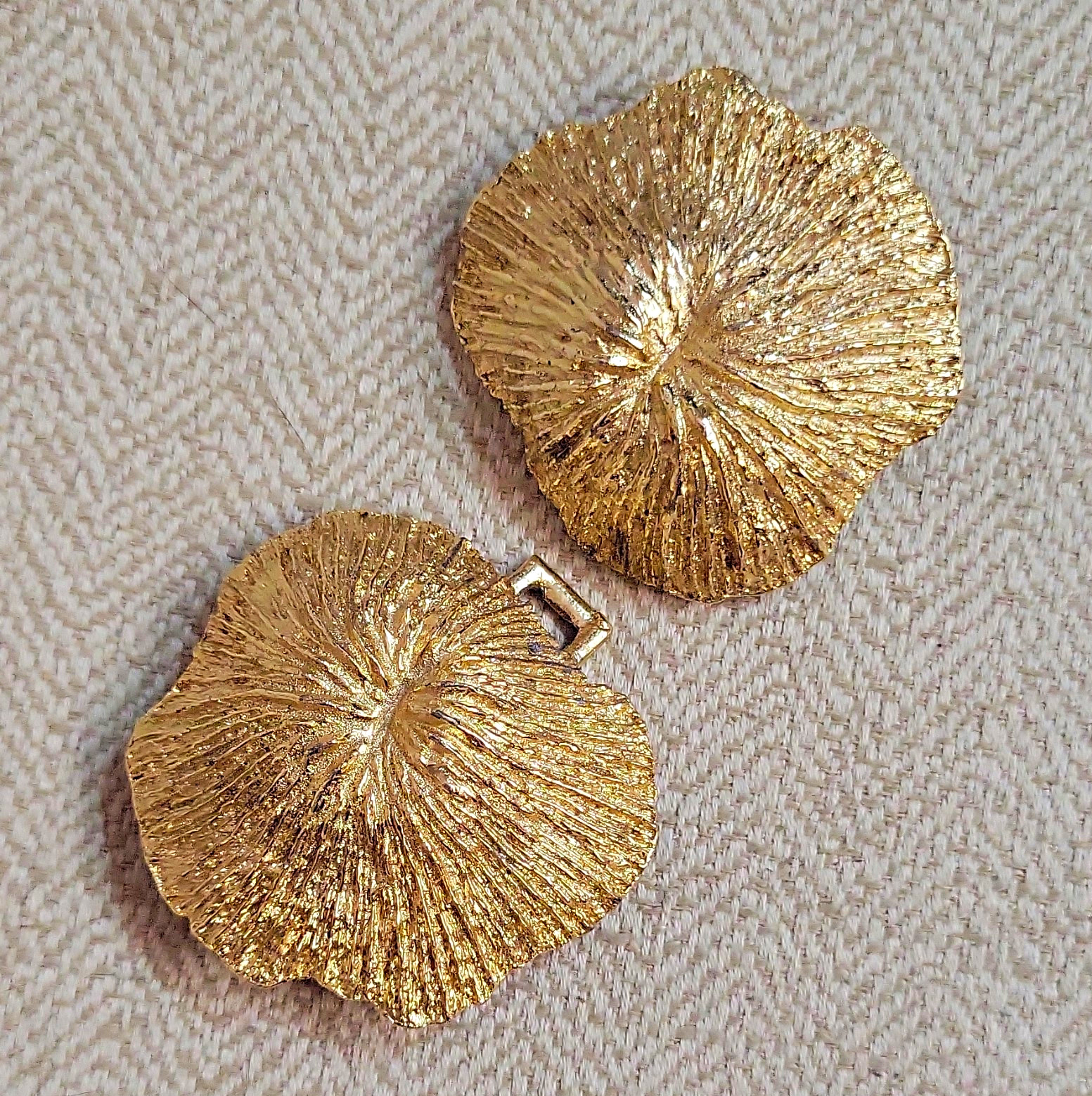 Vintage 1985 MIMI DI N Signed Gold Tone Interlocking Belt Buckle Textured