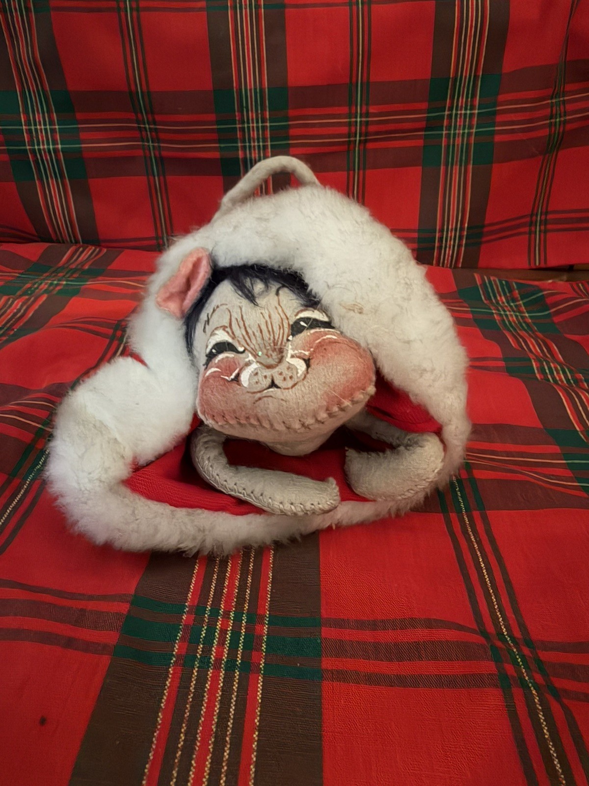 Vintage 1965 Annalee \'88 Mobilitee happy mouse in red velvet stocking  9\