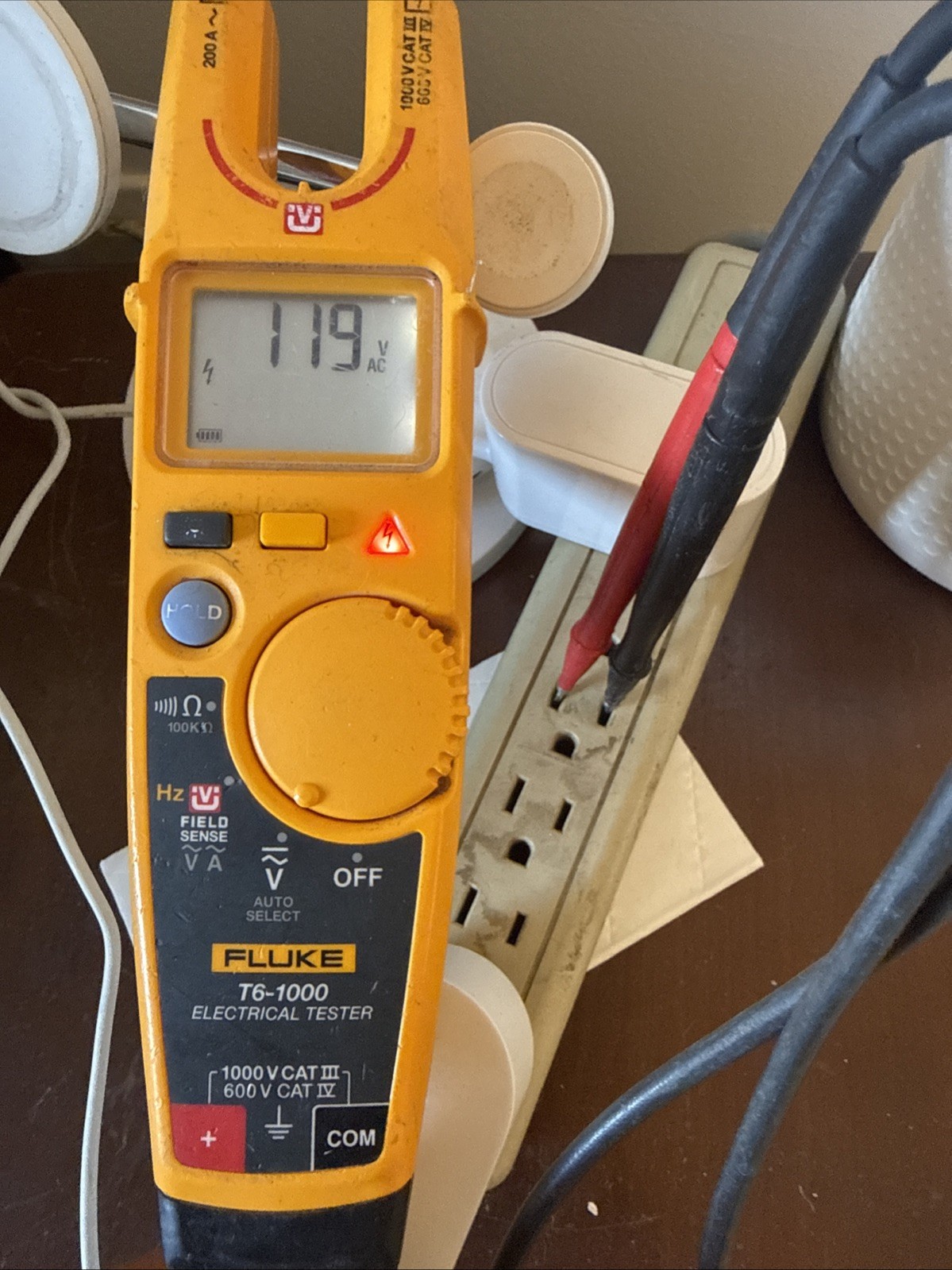 Fluke T6-1000 Electrical Tester Fieldsense 1000V AC/DC 200A CAT III IV Ohms Lead