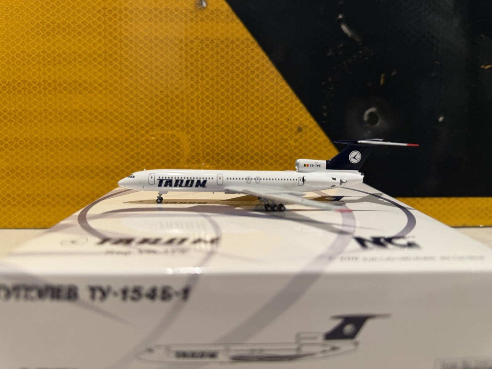 NG Models 1:400 Tarom TU-154