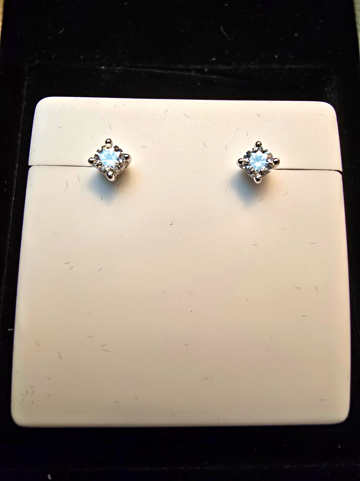 925 Sterling Silver Moissanite Stud Earrings 3mm 0.25ctw Push Back 925 Sterling Silver Moissanite Stud Earrings 3mm 0.25ctw Push Back