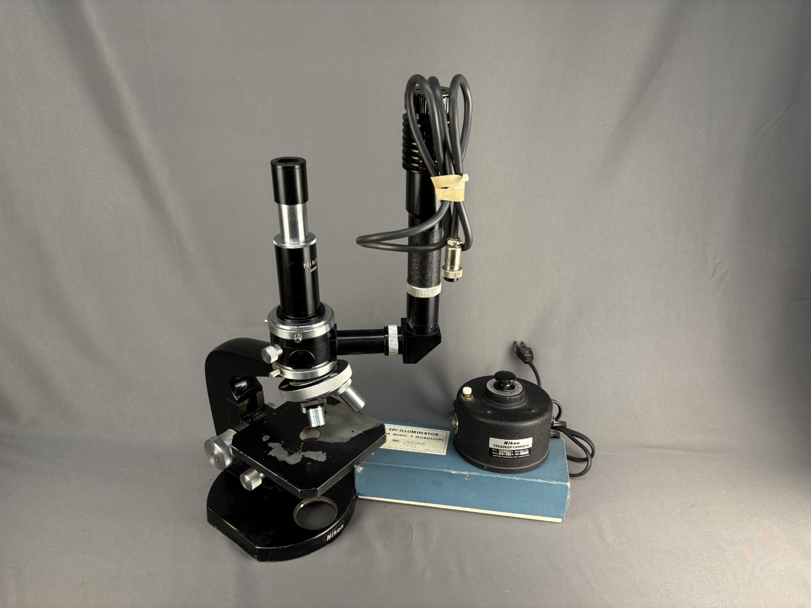 Vtg Nikon Model S Microscope, With Transformer, Illuminator, & Epi-Illuminator Vtg Nikon Model S Microscope, With Transformer, Illuminator, & Epi-Illuminator