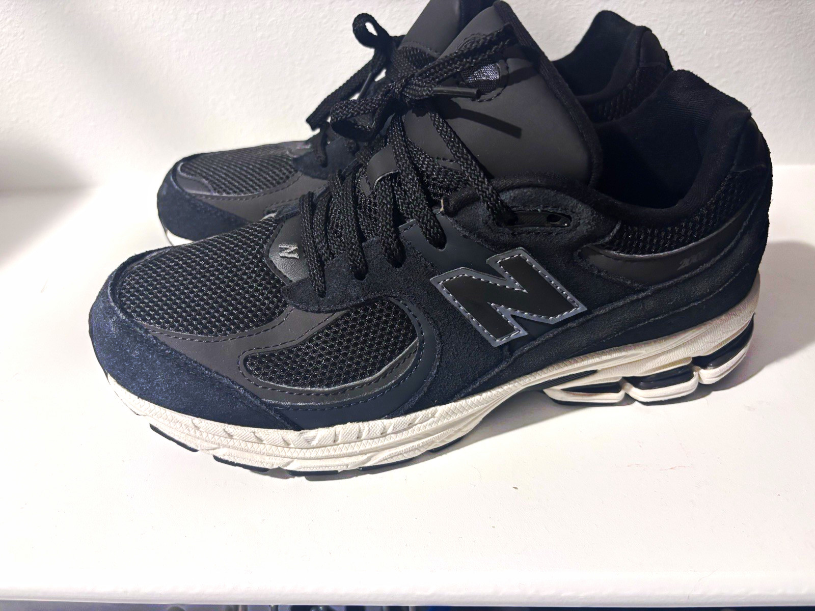 New Balance 2002R Men\'s Black Lace-Up Low Top Athletic Sneakers GC2002BK New Balance 2002R Men\'s Black Lace-Up Low Top Athletic Sneakers GC2002BK