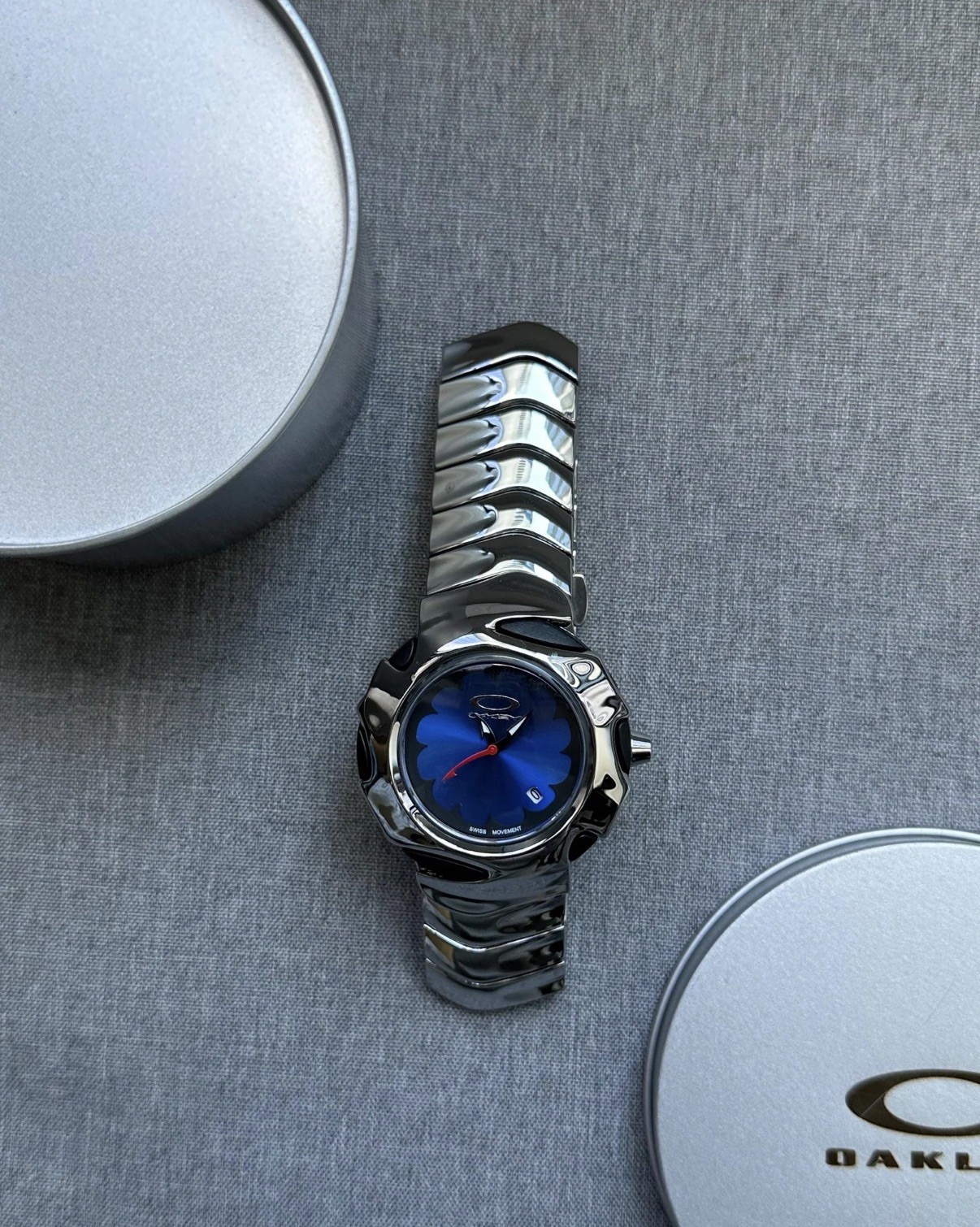 Oakley Blade Watch – Blue Dial Silver Stainless Steel Smooth Reflective Strap
