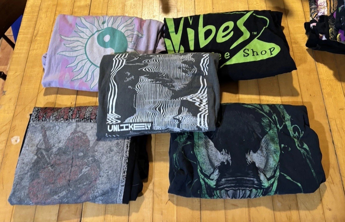 Lot of 5 Unisex Graphic Print T-Shirts — Size L-XL