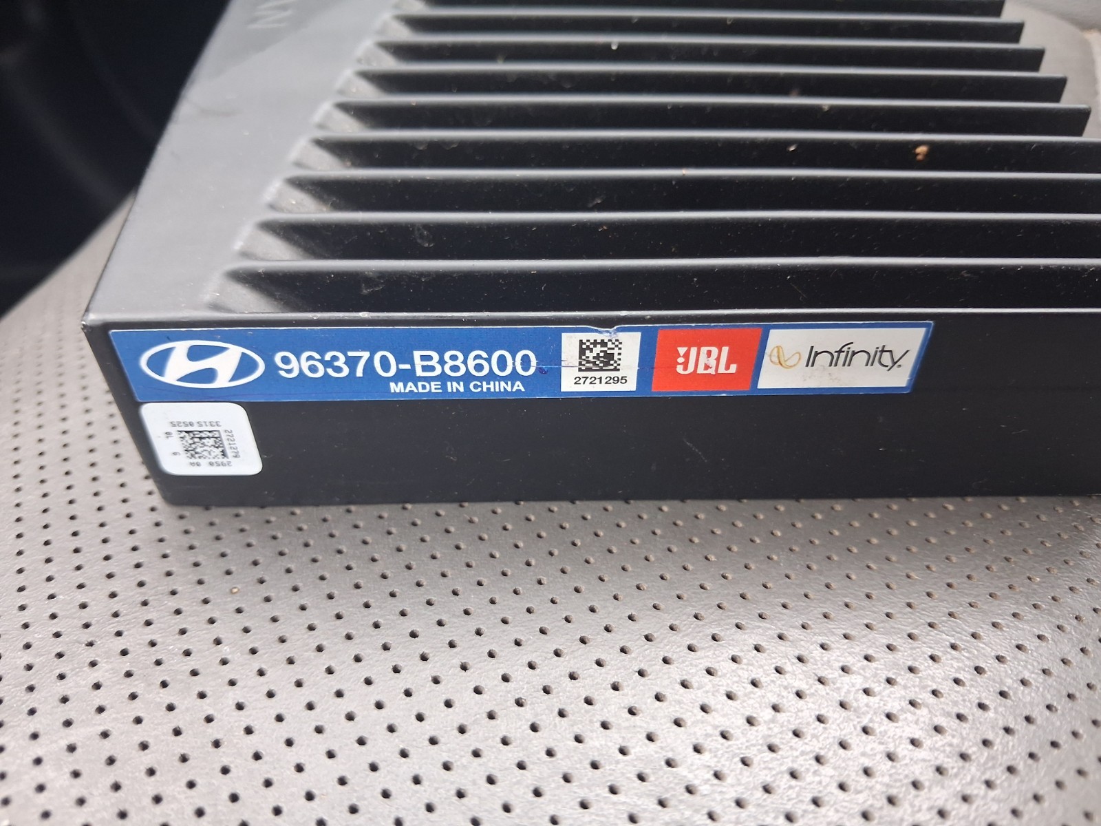 2017 - 2019 HYUNDAI SANTA FE AMPLIFIER - 36370-B8600 OEM