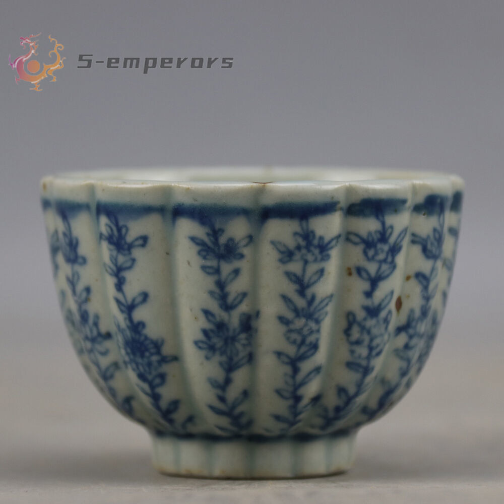 China old antique Porcelain ming wangli blue and white hand painting flower cup