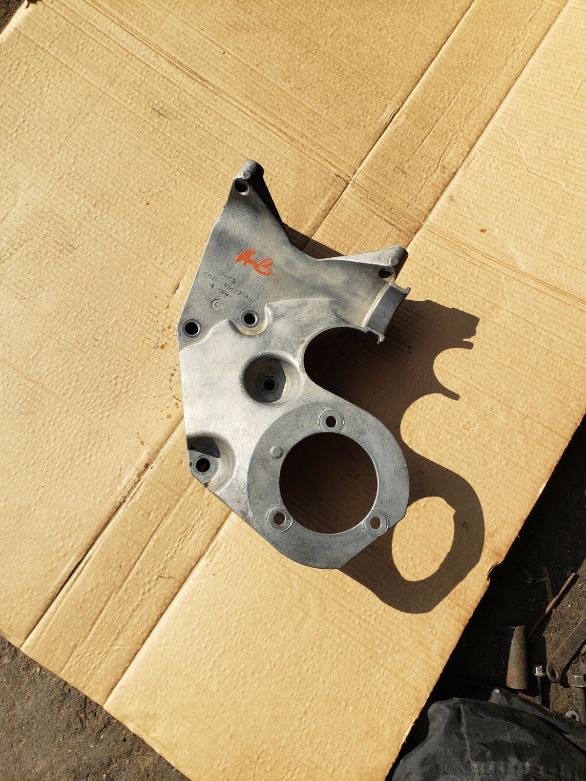 99 00  FORD F250 F350 7.3L Diesel Power Steering Pump Bracket P/N F8TE 10239 AB 
