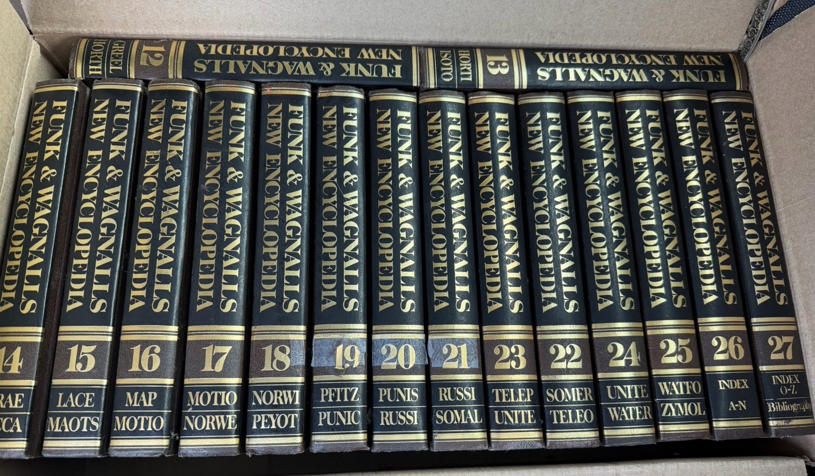 Vintage 1973 FUNK & WAGNALLS New Encyclopedia Full Set Volumes 1-27 Hard Cover