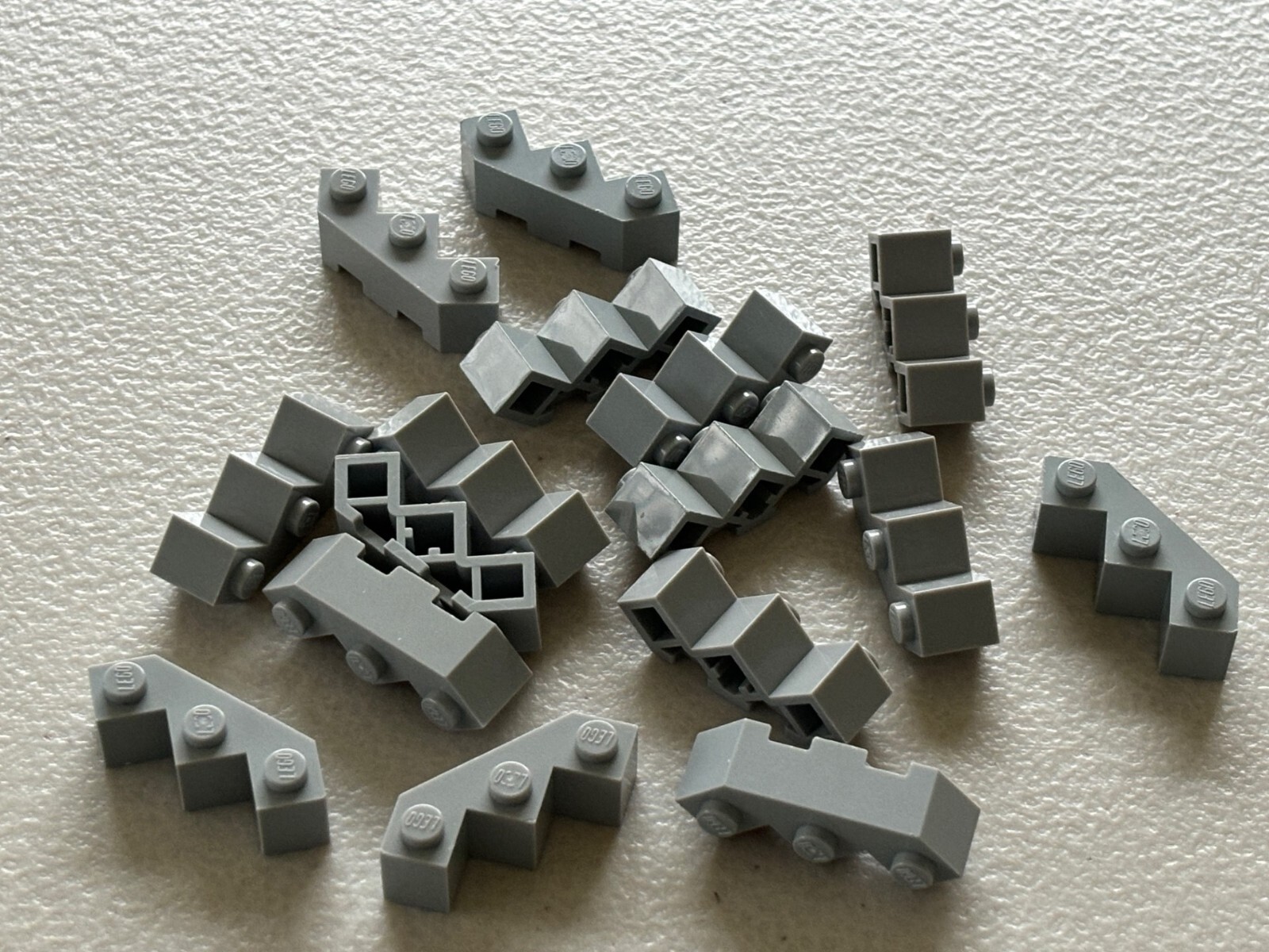 SHIPS FREE LEGO 2462 LIGHT BLUISH GRAY BRICK MODIFIED FACET 3 X 3 LOT (16) PARTS