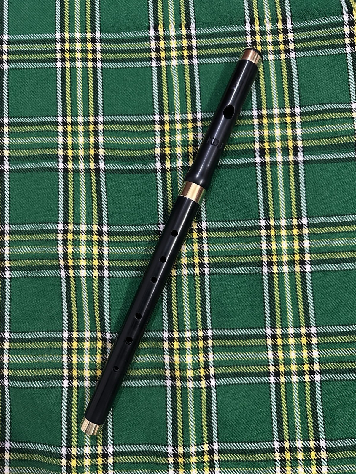 Irish Professional Scottish Marching Bb Delrin Flute 2 Pcs with Hard Case Irish Professional Scottish Marching Bb Delrin Flute 2 Pcs with Hard Case