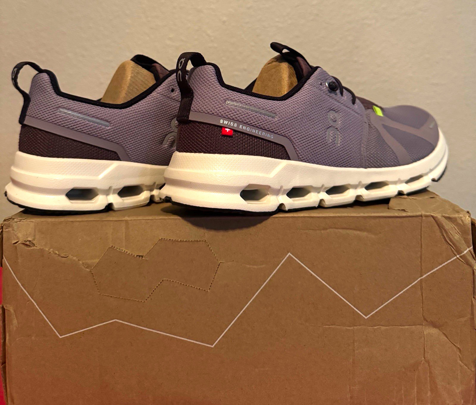 On Cloud Sky women’s  Low Top Lace Up Mesh Sneakers zinc/grape