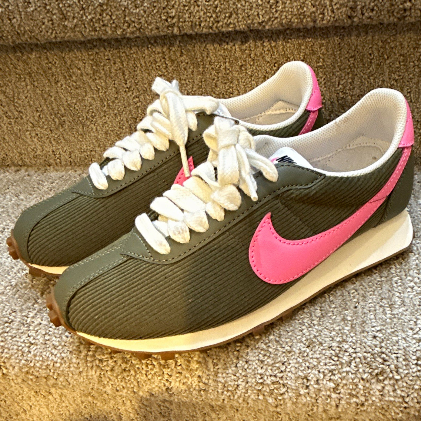 Nike LD-1000 Low Top Lace-Up Athletic Sneakers Green/Pink/White Corduroy Nike LD-1000 Low Top Lace-Up Athletic Sneakers Green/Pink/White Corduroy