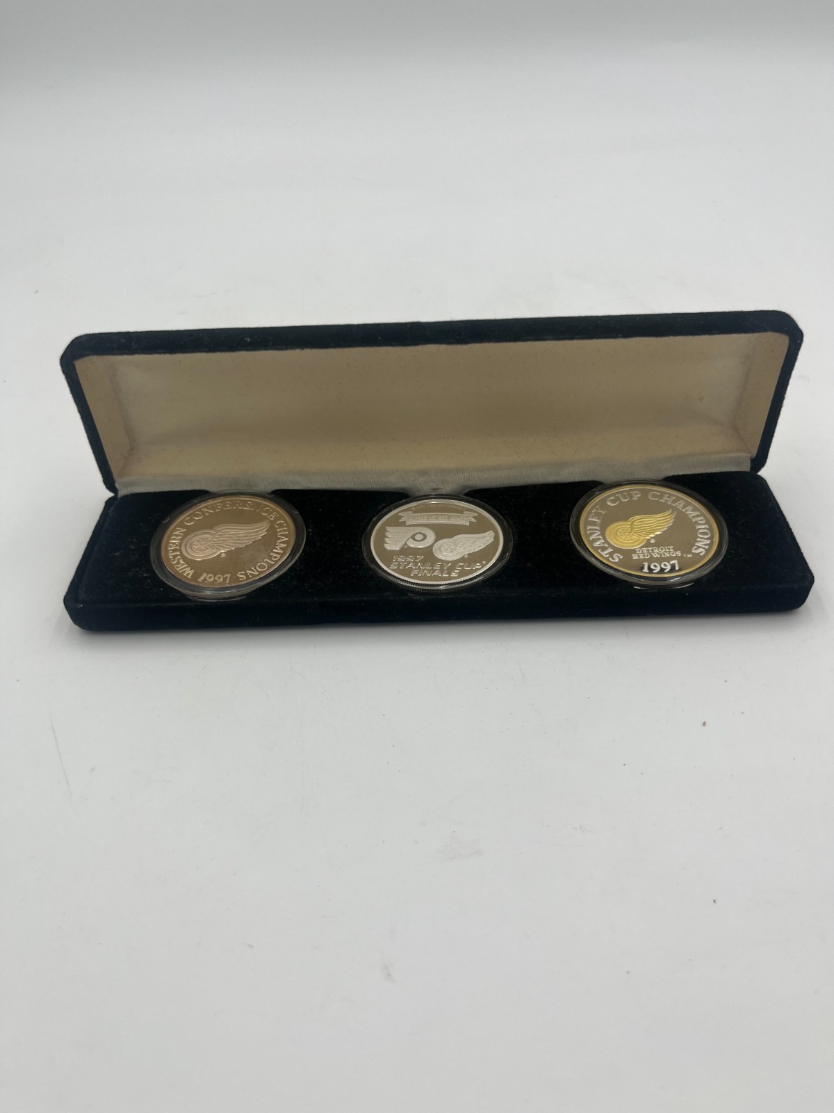 1997-98 Detroit Red Wings - Stanley Cup Champions - 3 troy ounces of silver 1997-98 Detroit Red Wings - Stanley Cup Champions - 3 troy ounces of silver