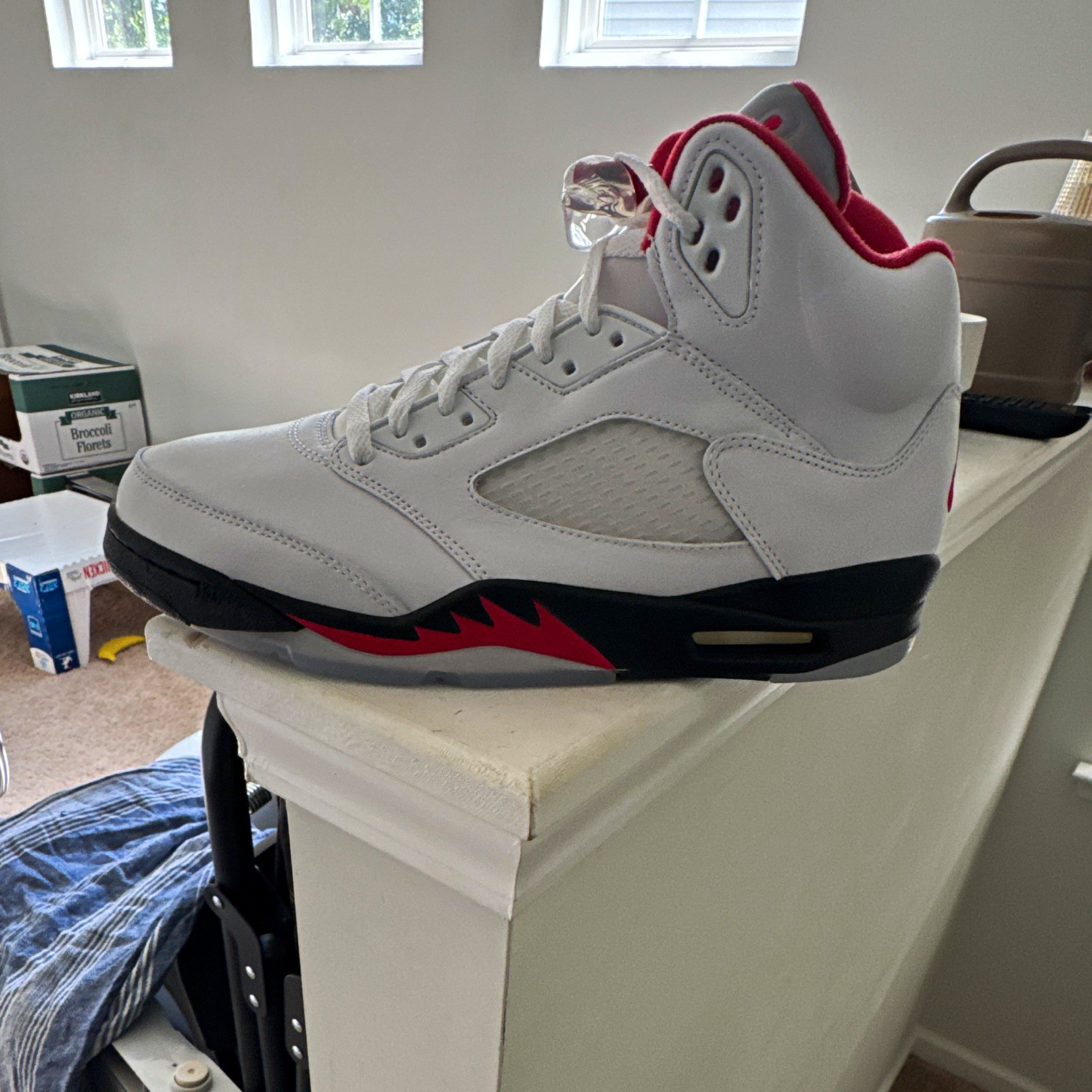 Jordan Air Jordan 5 Men\'s High Top Lace Up Sneakers White Red Black