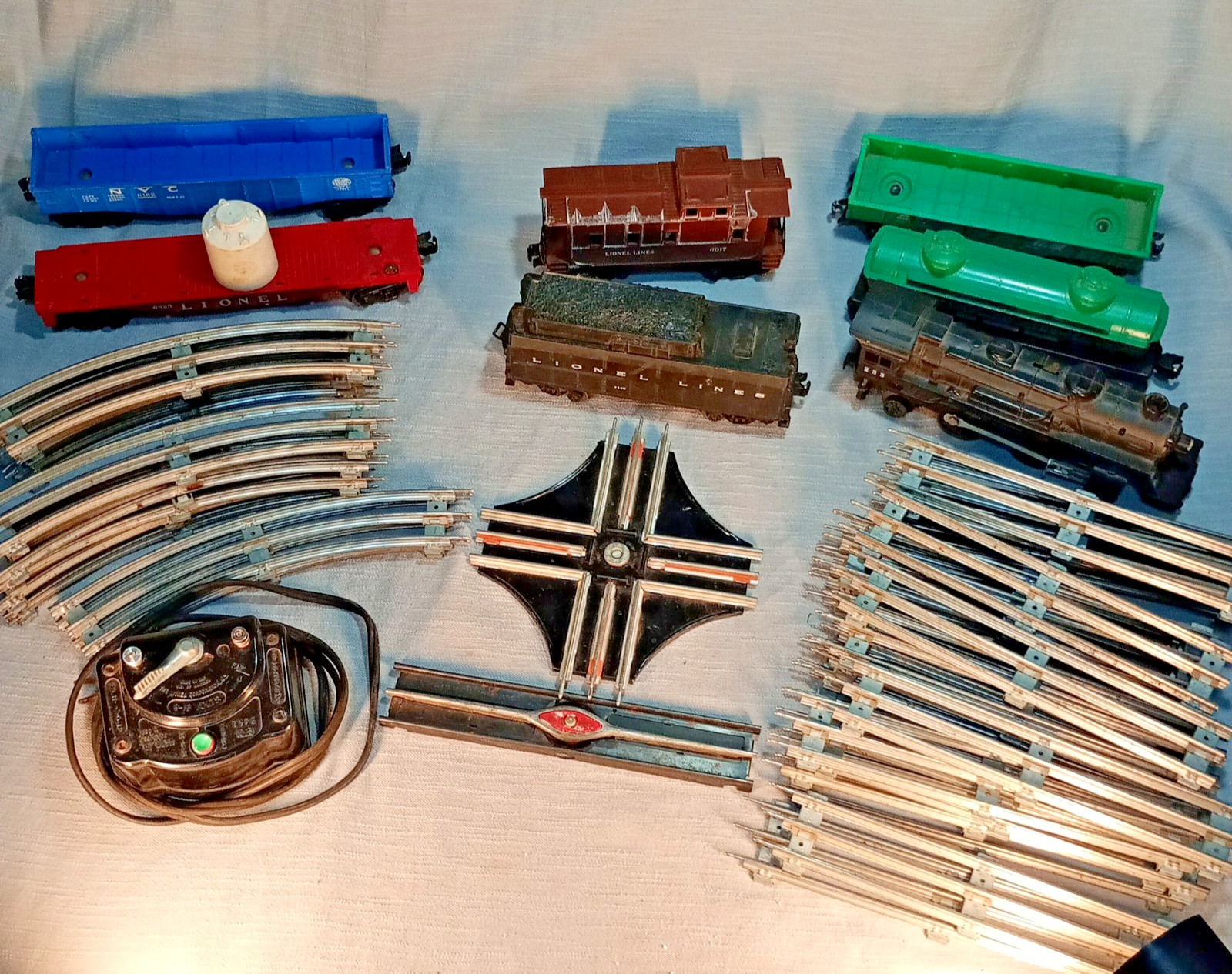 Vintage Lionel O Gauge Train Lot #233 Locomotive Cars Transformer Track Untested