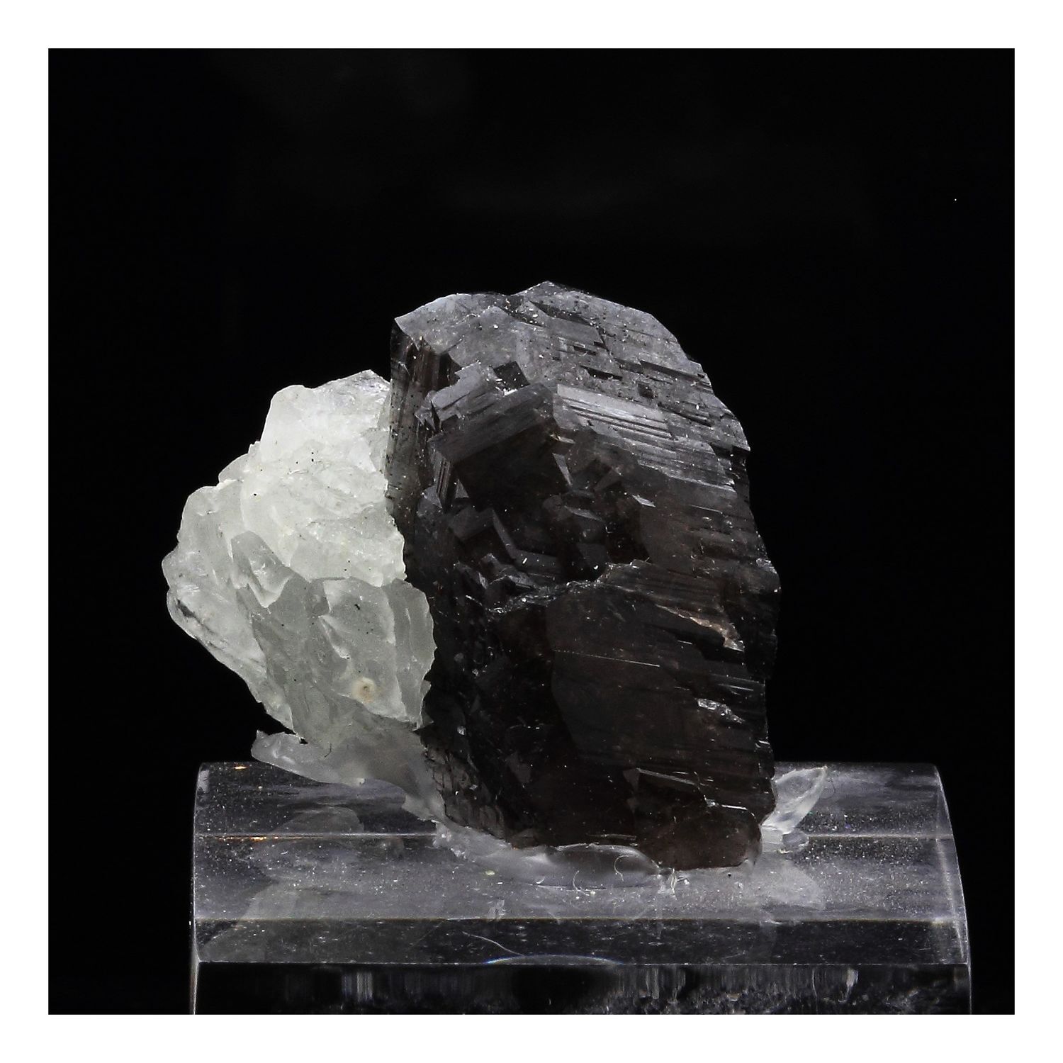 stones And Minerals. Axinite + Prehnite. 70.5 Ct. Dalnegorsk, Primorsky Krai, R