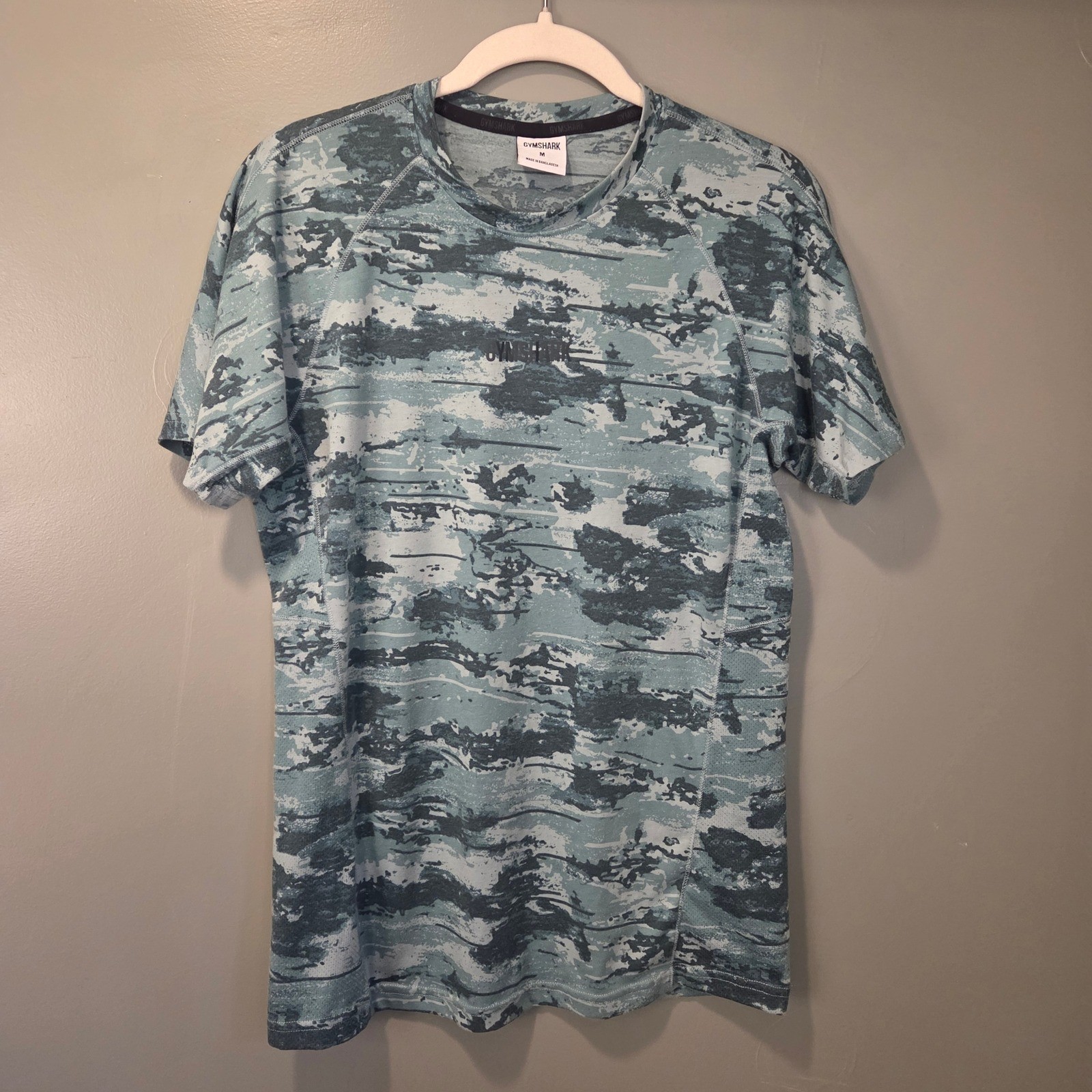Gymshark Men\'s Camo Print Short Sleeve Active Shirt Size M Blue Green
