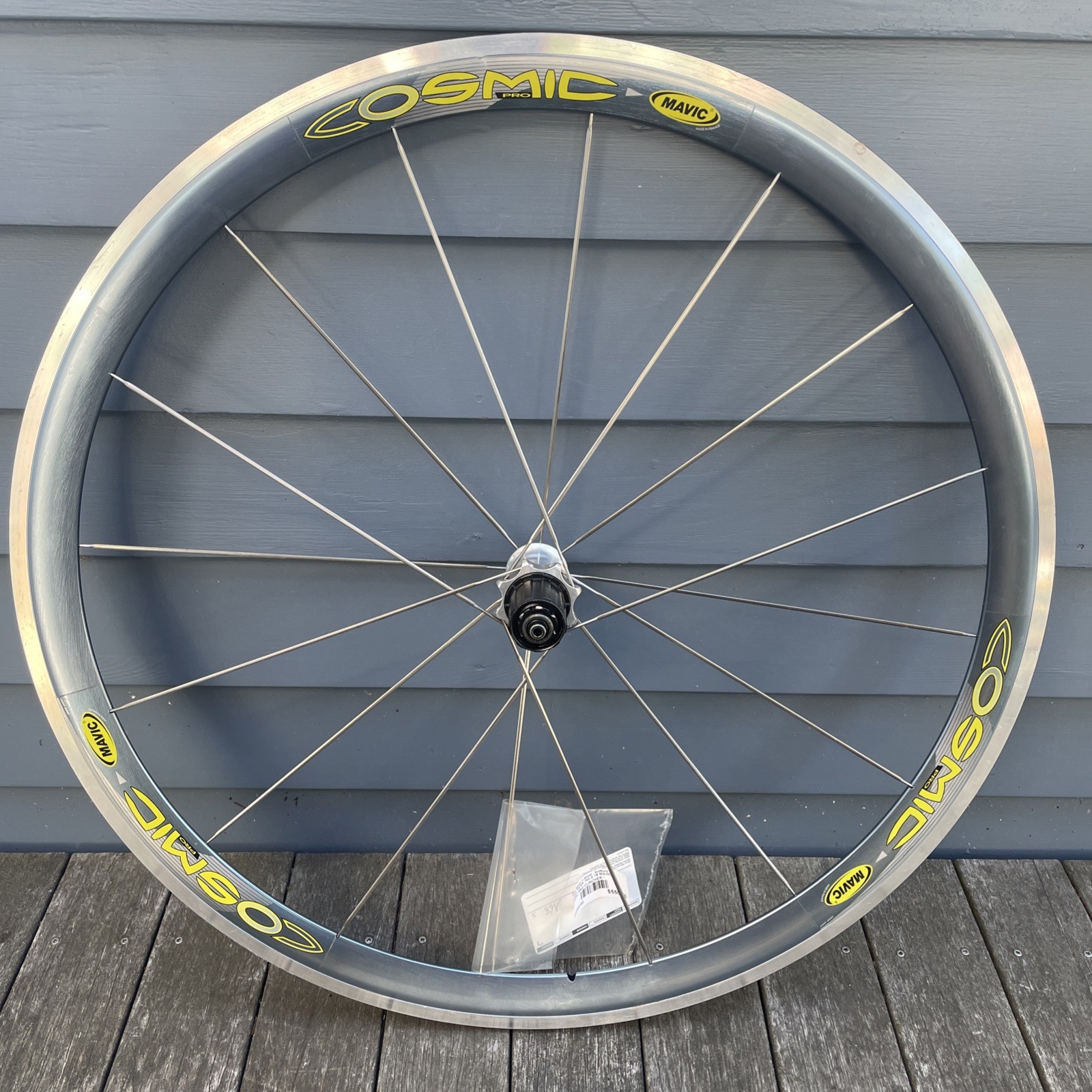 Vintage New-Old-Stock MAVIC COSMIC PRO Rear Wheel (No QR) • 135mm. (FSW) Vintage New-Old-Stock MAVIC COSMIC PRO Rear Wheel (No QR) • 135mm. (FSW)