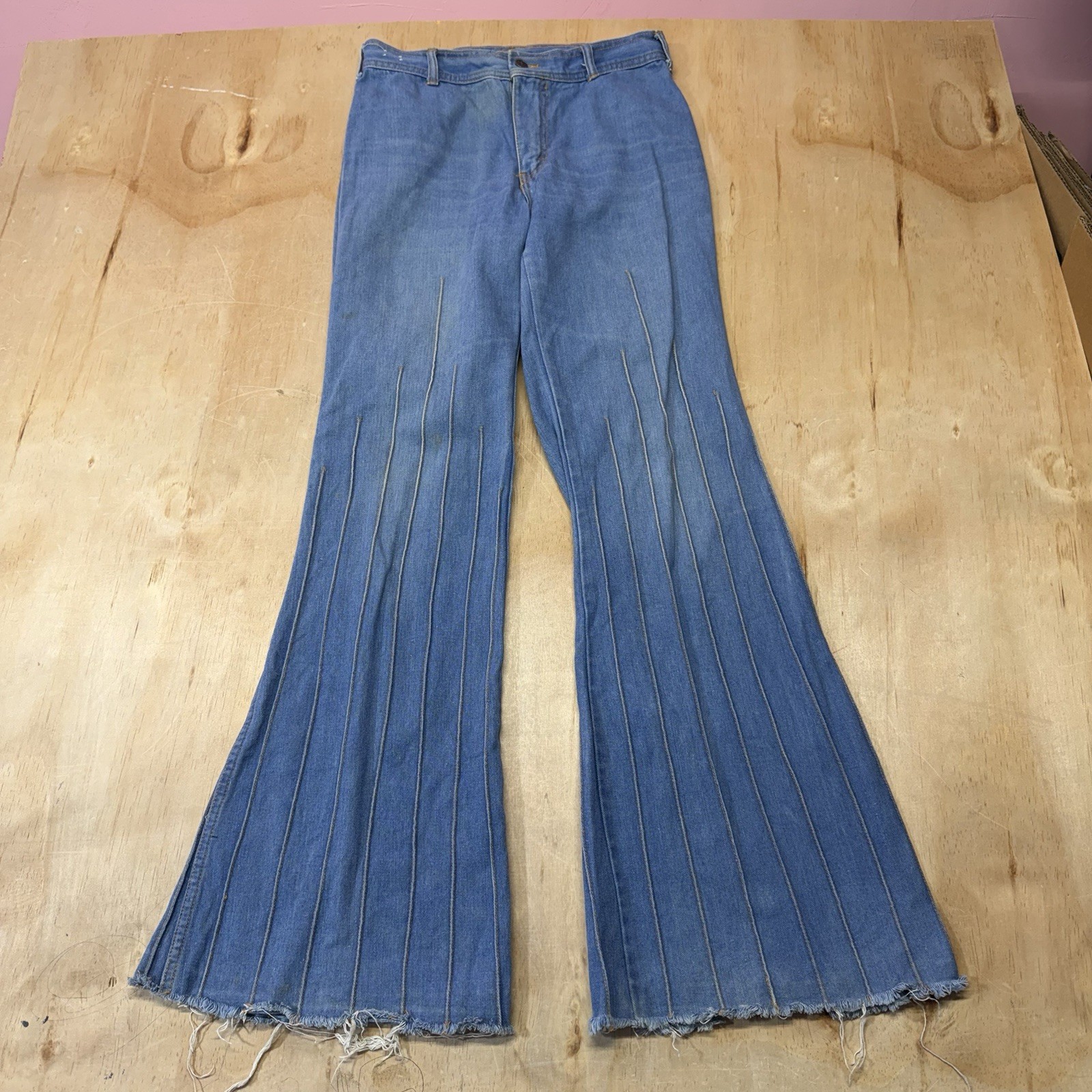 True Vintage 1970’s Brittania Denim Bell Bottom Vertical Pintuck Denim Size 33 L