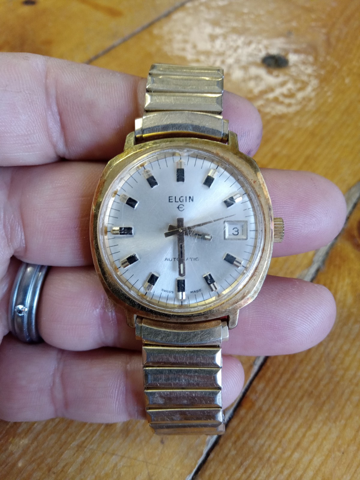 VINTAGE 1970s Men’s Swiss Made ELGIN AUTOMATIC 17Jewel - RUNNING FINE VINTAGE 1970s Men’s Swiss Made ELGIN AUTOMATIC 17Jewel - RUNNING FINE