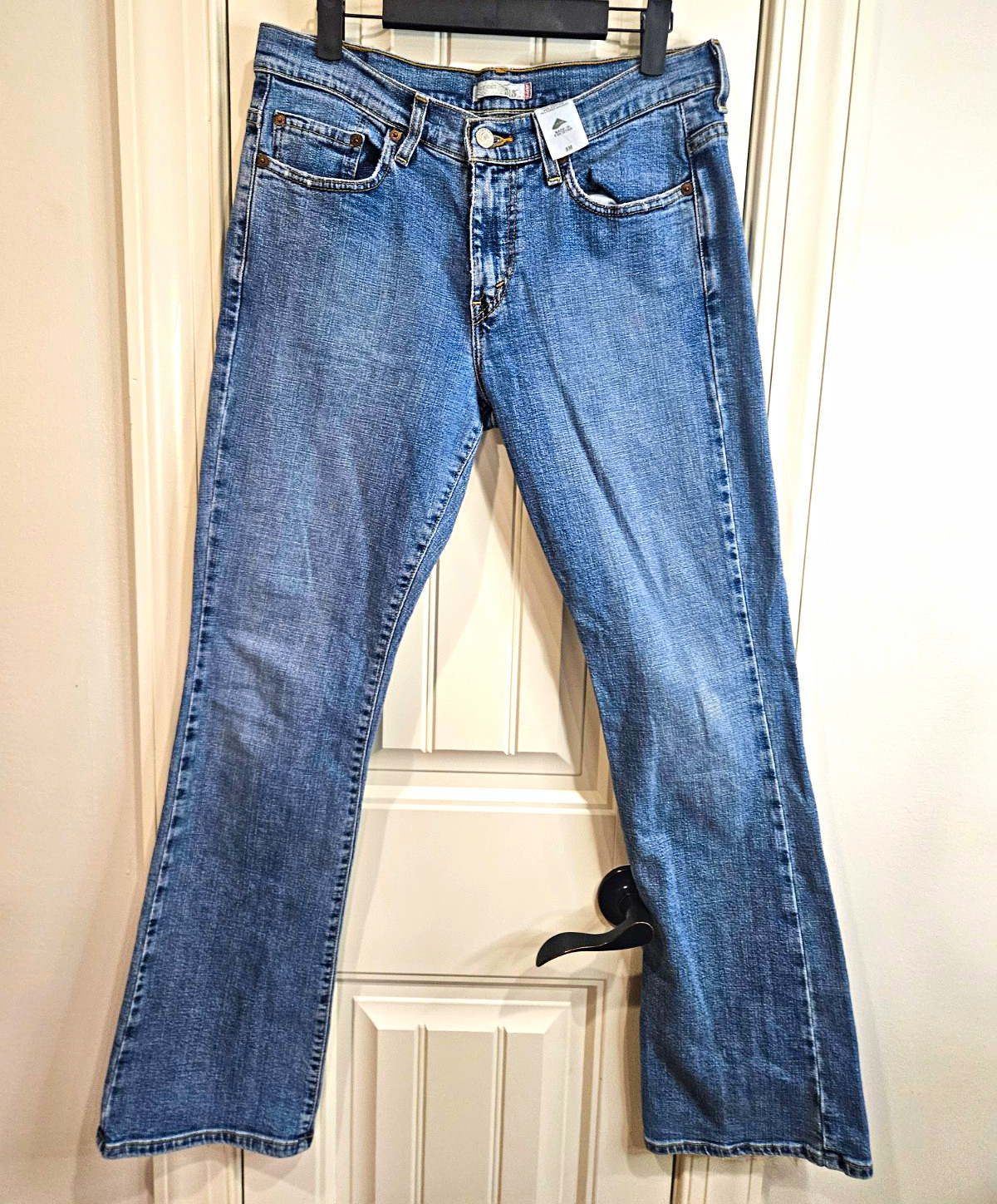 Levi’s Women’s 515 Bootcut Mid Rise Medium Wash Blue Denim Jeans 5-Pocket