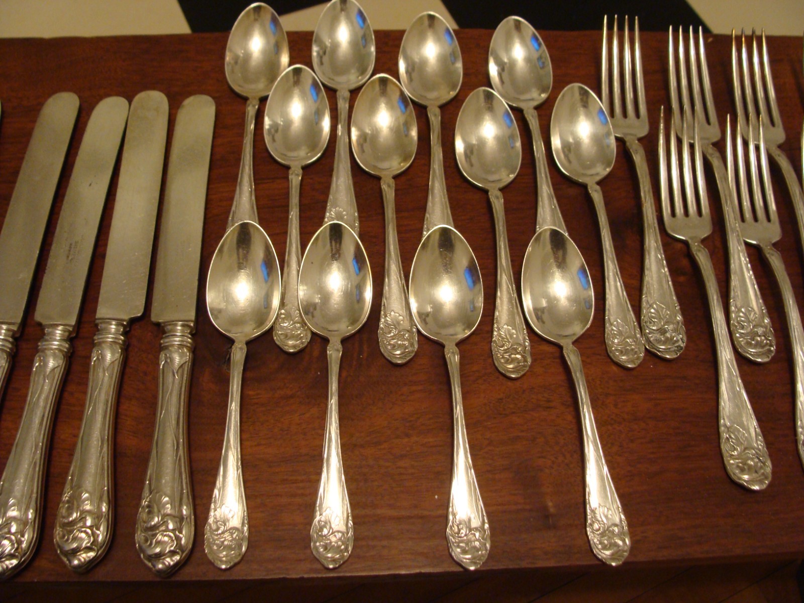 Old Vintage 1847 Rogers Bros Daffodil Pattern Silver plated Set Of 35 Pcs Nice
