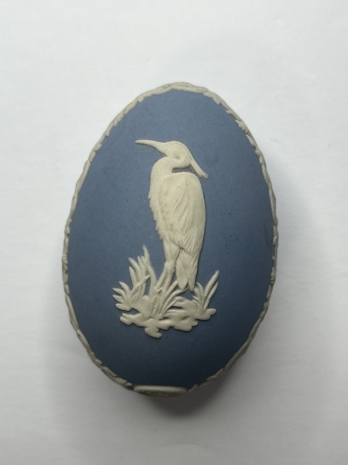 Wedgwood Jasperware Blue & White Egg-Shaped Box, Crane/Stork, 1978, England Wedgwood Jasperware Blue & White Egg-Shaped Box, Crane/Stork, 1978, England
