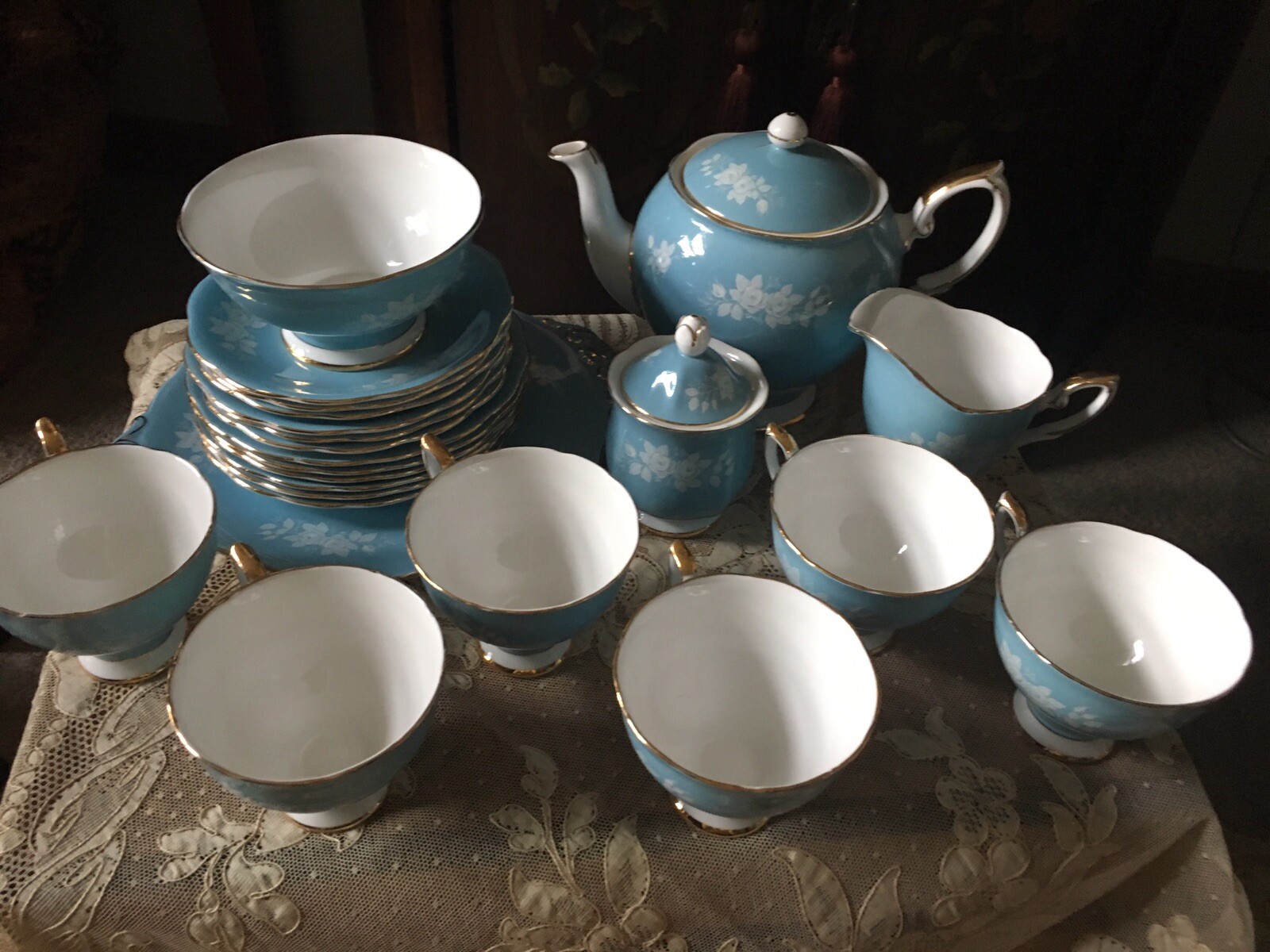 Royal Standard Fine Bone China England 24 Piece Tea Set. Gorgeous Royal Standard Fine Bone China England 24 Piece Tea Set. Gorgeous