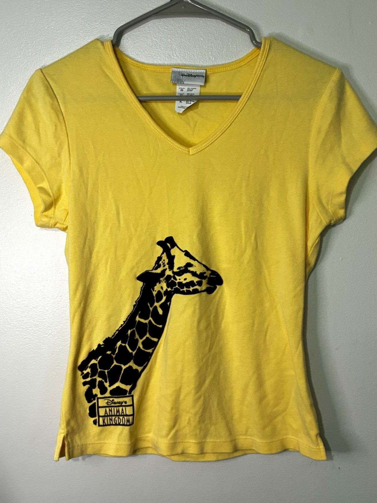 Walt Disney World Disney\'s Animal Kingdom Giraffe V-Neck T-Shirt Yellow XL