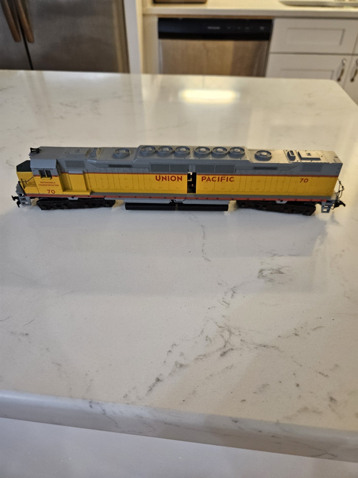 Athearn HO Union Pacific DD40 Diesel Shell #70 project 4 Restoration Look Close