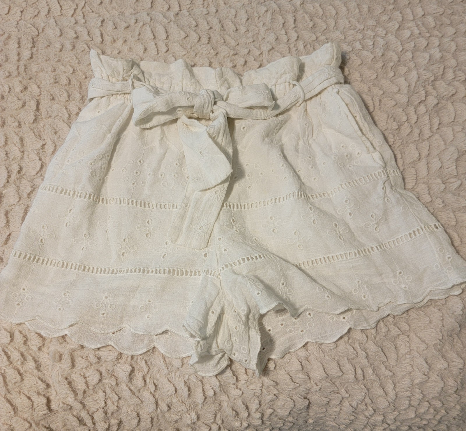 ZARA TRF Collection White Eyelet Paperbag High Rise Elastic Tie Shorts XS ZARA TRF Collection White Eyelet Paperbag High Rise Elastic Tie Shorts XS