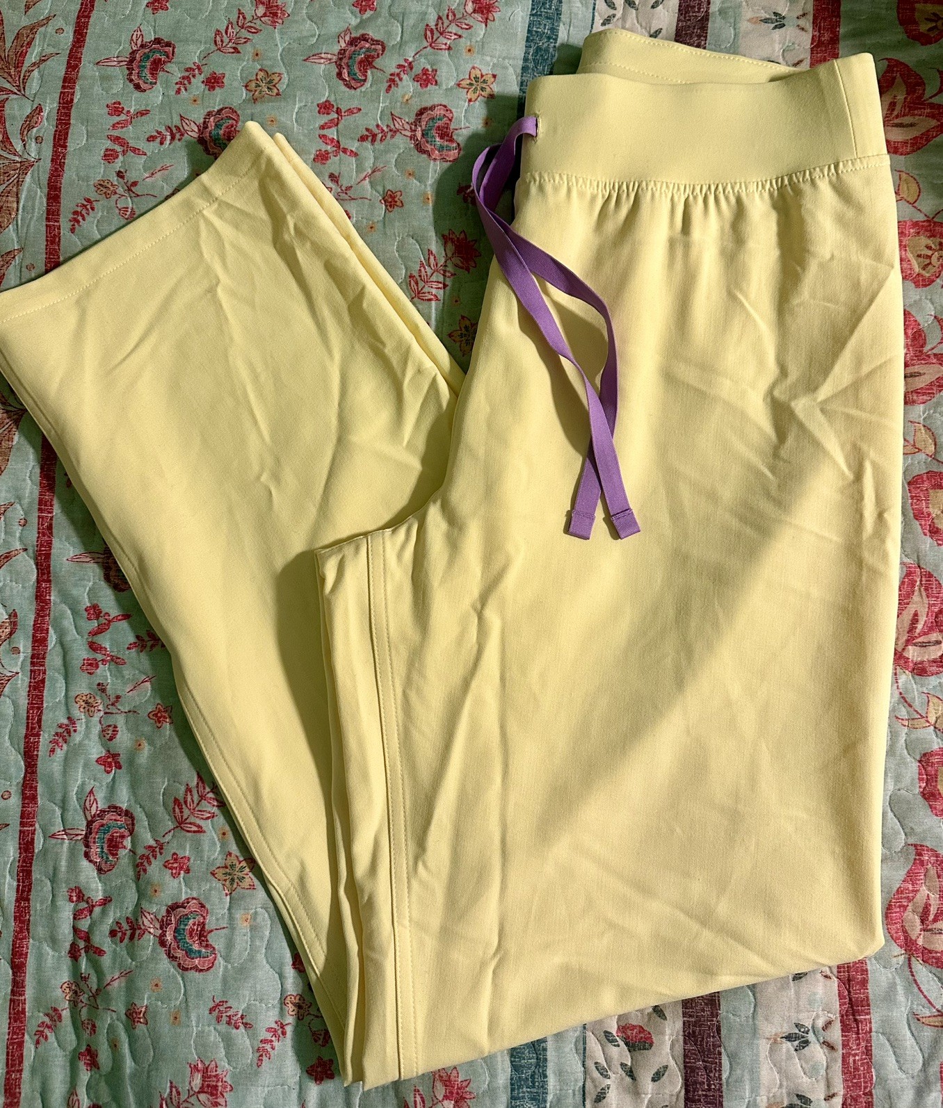 Figs High Waisted Scrub Pants BUTTER YELLOW Size Med, LIMITED Edition *NEW Figs High Waisted Scrub Pants BUTTER YELLOW Size Med, LIMITED Edition *NEW