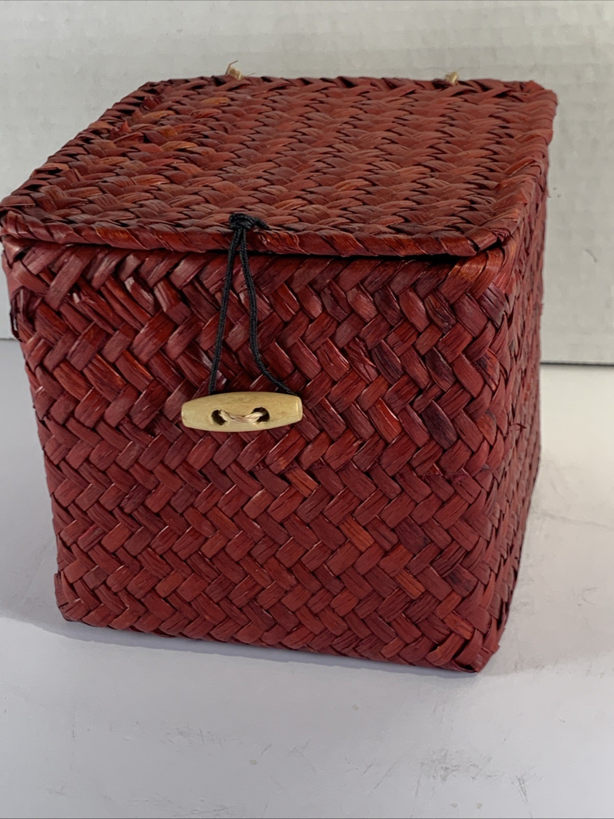Vintage Woven Wicker/Palm Leaf Red Storage Basket Lidded Square Christmas 5x5x5” Vintage Woven Wicker/Palm Leaf Red Storage Basket Lidded Square Christmas 5x5x5”