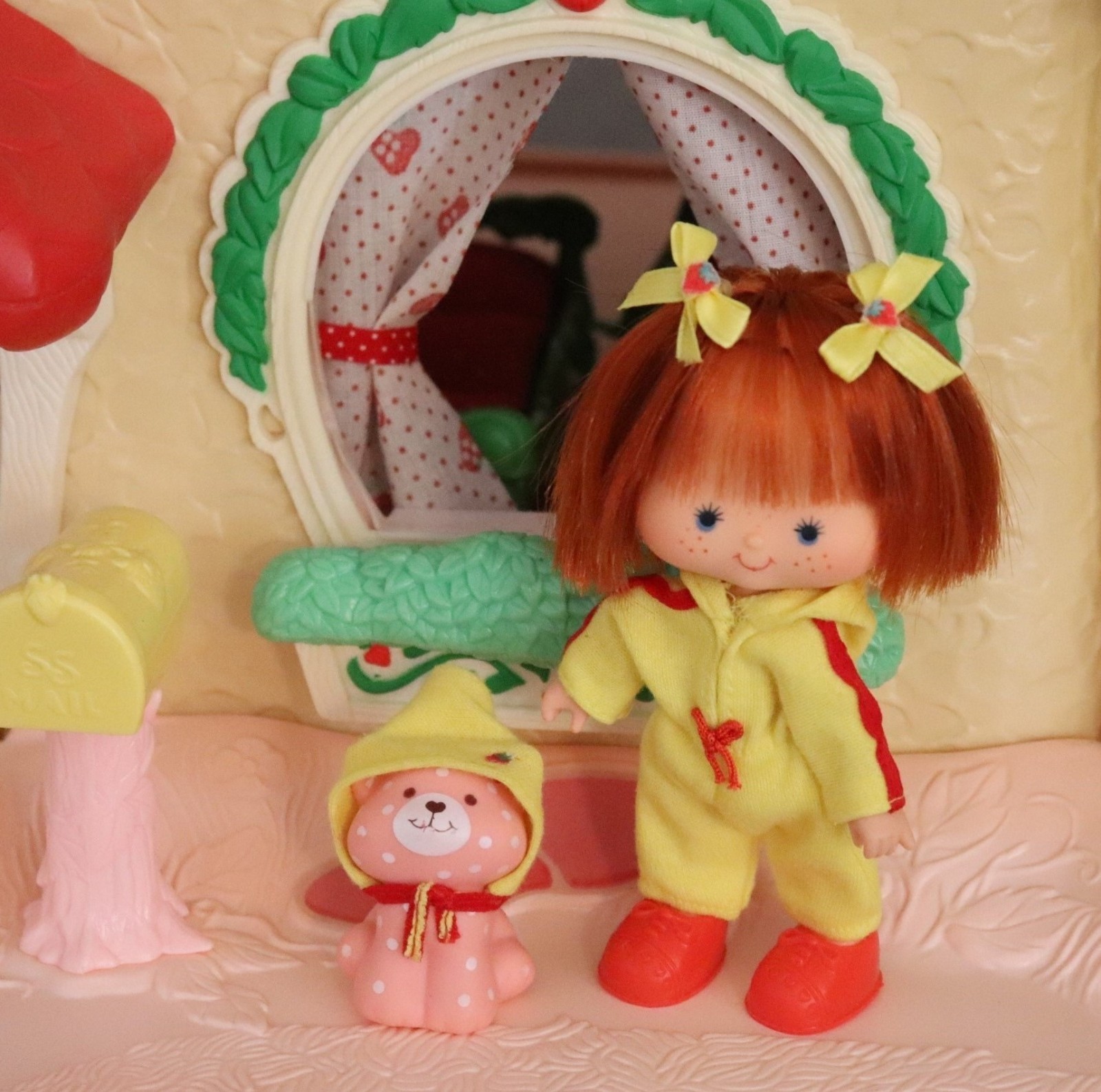 Vintage Strawberry Shortcake Doll & Custard Cat Pet in Berry Wear Berry Quick