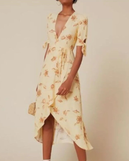 Reformation royace wrapdress in Tuscany
