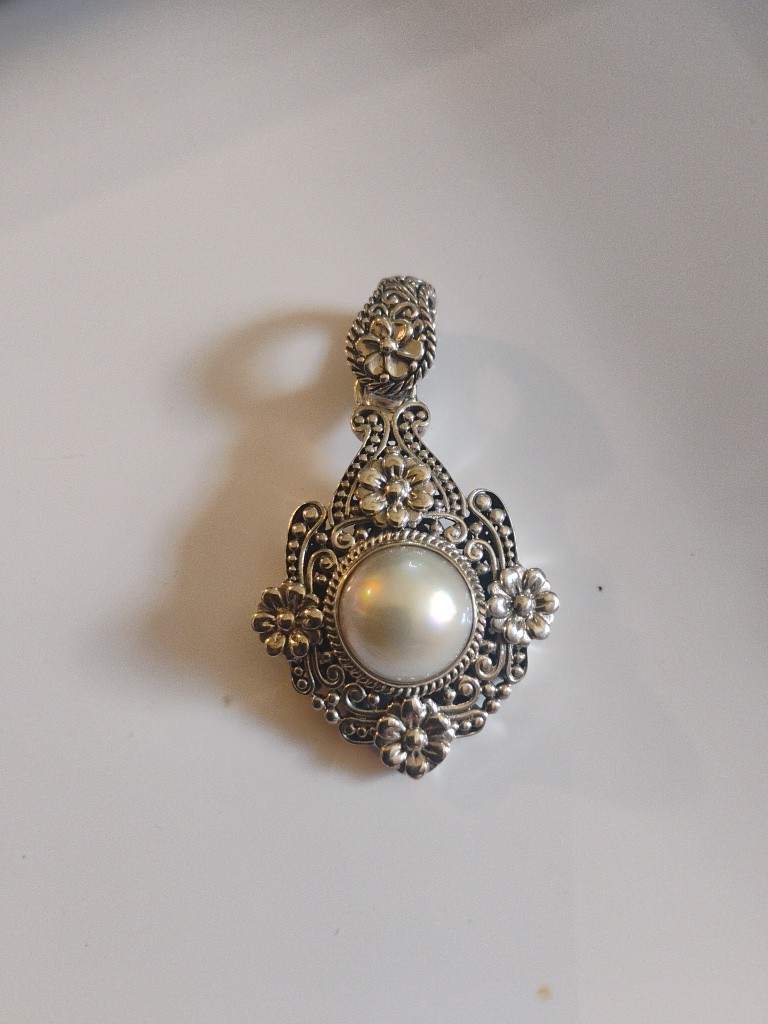 SARDA STERLING SILVER FILIGREE MEDALLION ENHANCED MABE PEARL CENTER STONE SARDA STERLING SILVER FILIGREE MEDALLION ENHANCED MABE PEARL CENTER STONE