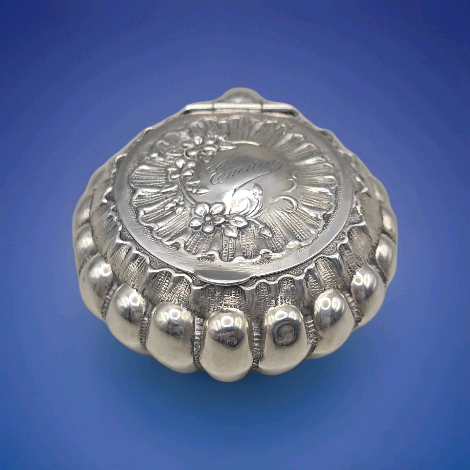 Antique French Art Nouveau Silver Scallop Shell Pill Box