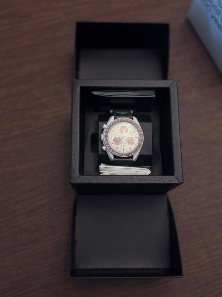 Omega x Swatch MoonSwatch — Mission to Pluto