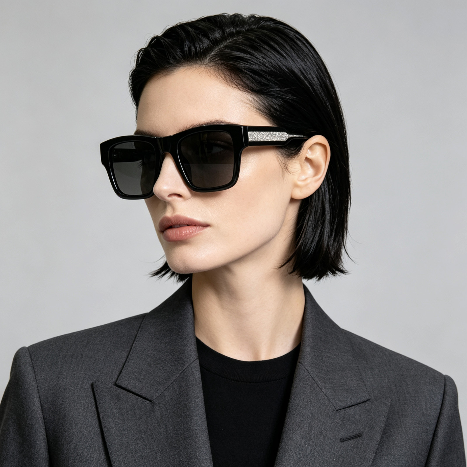 Gucci GG2072SA Black Square Shades Silver Arm Grey 52-22-145