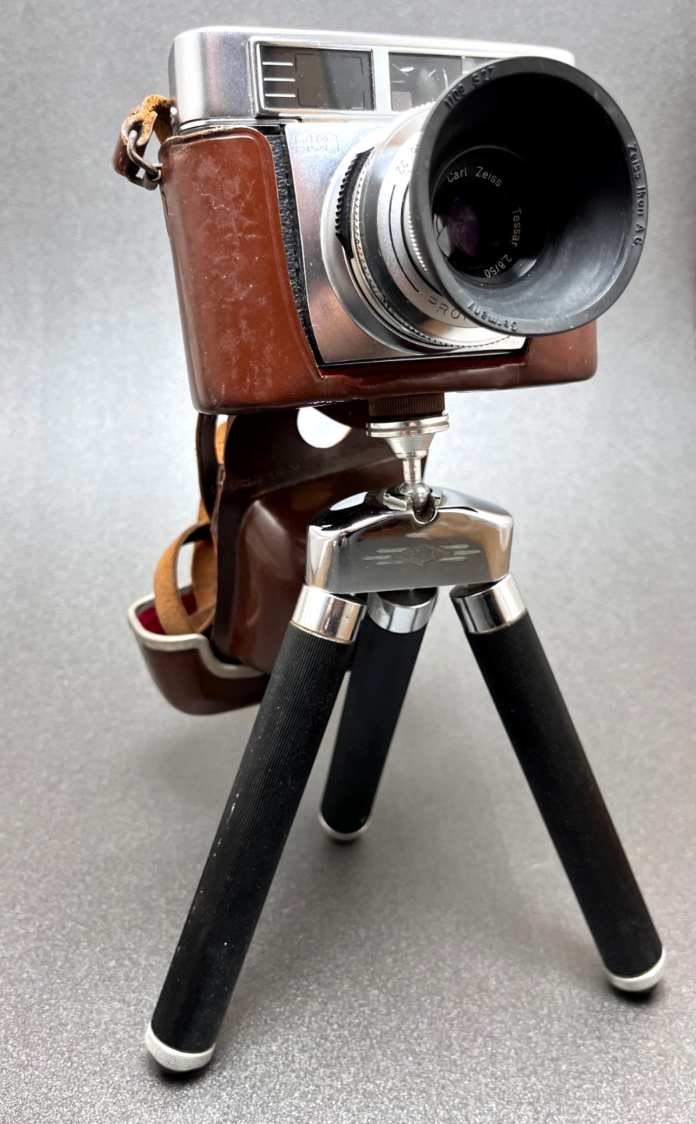 Vintage Zeiss Ikon Contessa LK Camera w/ Leather Case Mid Century Decor Display 
