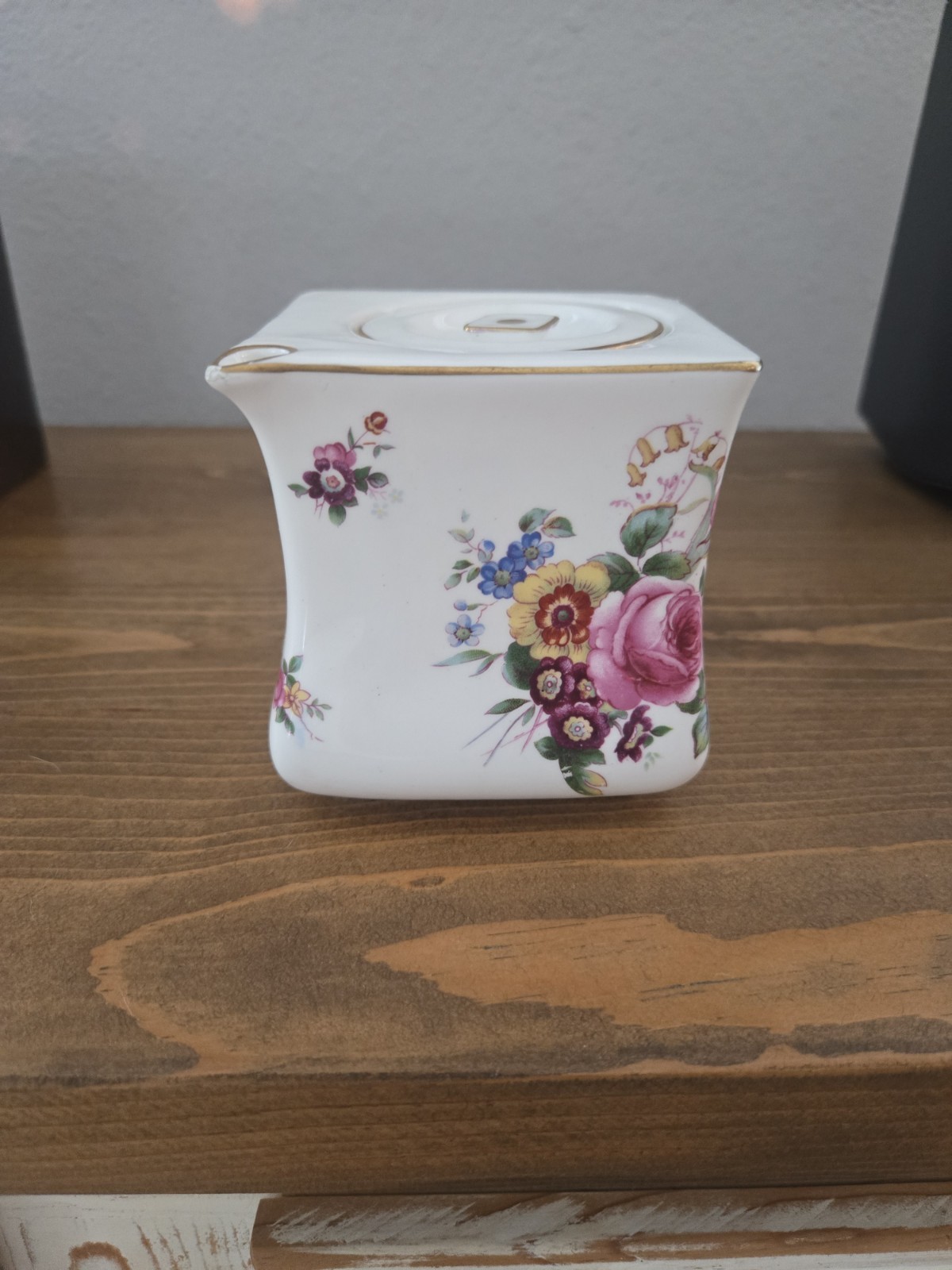 Vintage Royal Doulton Tea Pot Vintage Royal Doulton Tea Pot