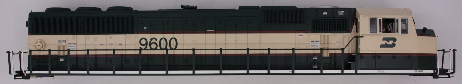 Lionel 28212-7 Burlington Northern SD70M Body Shell #9600