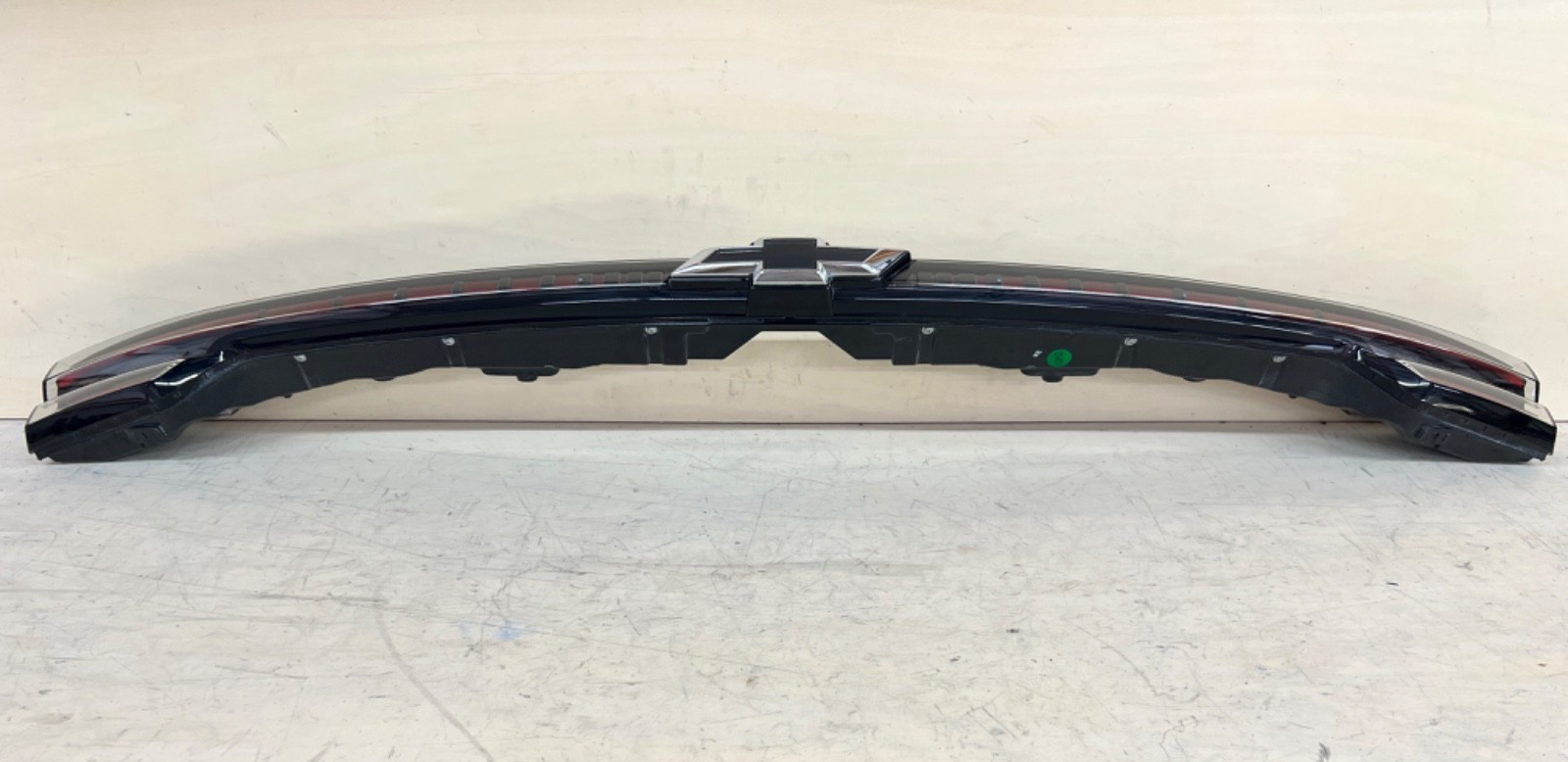 OEM 2024-2025 CHEVY EQUINOX EV Rear Lift Gate Mounted LED Tail Light NICE